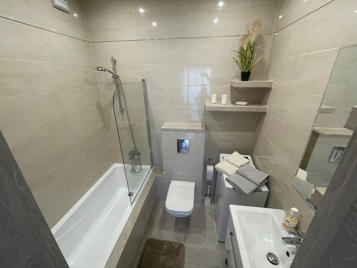 Apartament Nowoczesny Komfortowy Kustronia Z Garazem Balkonem Wanna Bielsko-Biala Exterior photo